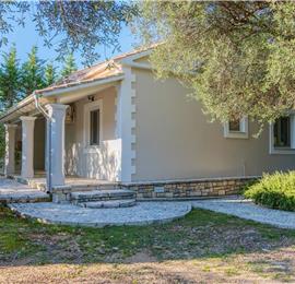 3 bedroom villa with pool in Kassiopi, Corfu, sleeps 6